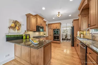 701 Kelly Court, Roselle, IL 60172 - Photo 17