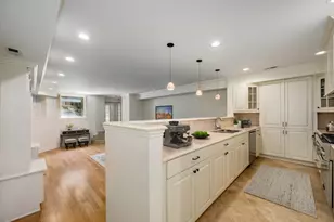 82 E Elm St, Chicago, IL 60611 - Photo 5