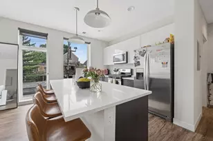 1045 W Cornelia Ave, Chicago, IL 60657 - Photo 5