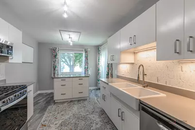369 Southbury Court #D2, Schaumburg, IL 60193 - Photo 7