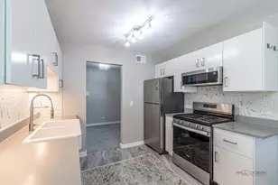 369 Southbury Ct, Schaumburg, IL 60193 - Photo 9
