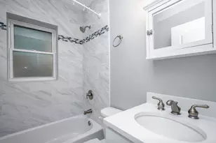 2648 W Lunt Ave, Chicago, IL 60645 - Photo 17