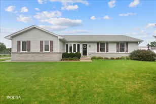 190 N Juniper St, Cortland, IL 60112 - Photo 1