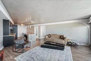 300 N State St, Chicago, IL 60654 - Photo 9