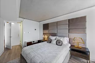 300 N State St, Chicago, IL 60654 - Photo 13