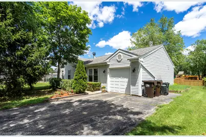 886 Quincy Court, Island Lake, IL 60042 - Photo 3