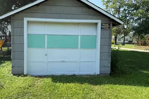 540 W 3rd St, Centralia, IL 62801 - Photo 3