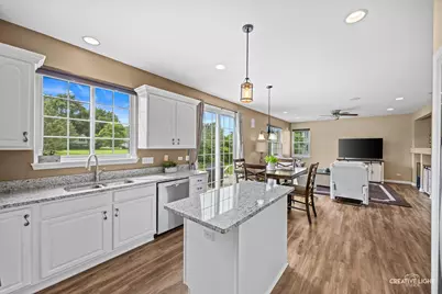 2562 N Jade Avenue, Arlington Heights, IL 60004 - Photo 11