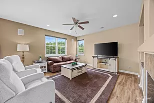 2562 N Jade Ave, Arlington Heights, IL 60004 - Photo 9