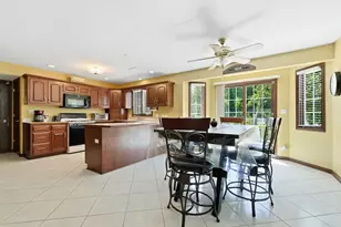 10 S Hampton Ct, Crete, IL 60417 - Photo 3