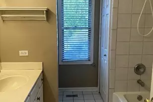 5490 Fox Path Ln, Hoffman Estates, IL 60192 - Photo 9