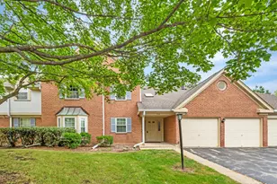 166 Stirling Ln, Schaumburg, IL 60194 - Photo 1