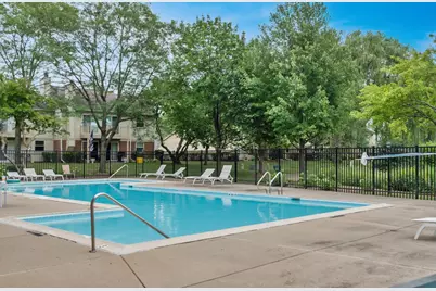 166 Stirling Lane #V2, Schaumburg, IL 60194 - Photo 9