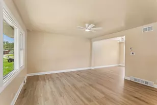 812 N Lincoln St, Addison, IL 60101 - Photo 3
