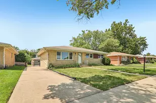 812 N Lincoln St, Addison, IL 60101 - Photo 1
