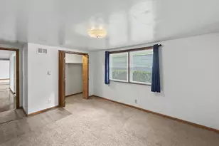 305 E Cherry St, Watseka, IL 60970 - Photo 13