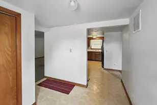 305 E Cherry St, Watseka, IL 60970 - Photo 3