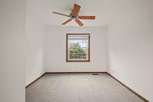 129 W Robinhood Way, Bolingbrook, IL 60440 - Photo 19