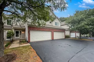 349 Abington Woods Dr, Aurora, IL 60502 - Photo 1