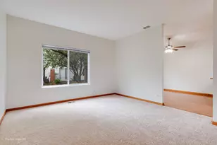 349 Abington Woods Dr, Aurora, IL 60502 - Photo 7