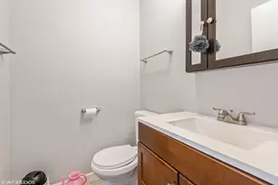 6331 N Fairfield Ave, Chicago, IL 60659 - Photo 9