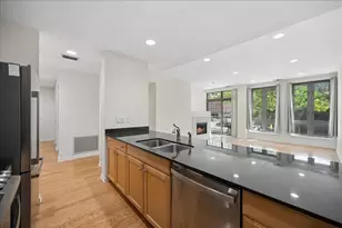 400 N Clinton St, Chicago, IL 60654 - Photo 7