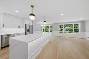 8434 Lawndale Ave, Skokie, IL 60076 - Photo 11