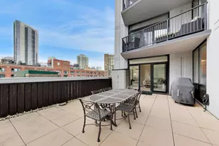 435 W Erie St, Chicago, IL 60654 - Photo 23