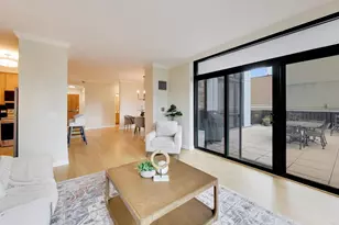 435 W Erie St, Chicago, IL 60654 - Photo 9