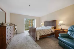 129 Hunt Club Dr, Saint Charles, IL 60174 - Photo 13
