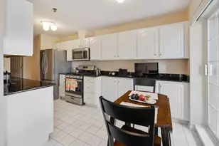 129 Hunt Club Dr, Saint Charles, IL 60174 - Photo 11