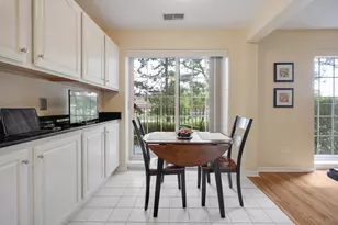 129 Hunt Club Dr, Saint Charles, IL 60174 - Photo 9