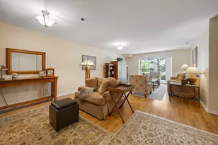 129 Hunt Club Dr, Saint Charles, IL 60174 - Photo 3