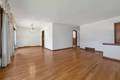 10042 Lamon Avenue, Skokie, IL 60077 - Photo 11