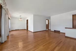 10042 Lamon Ave, Skokie, IL 60077 - Photo 11