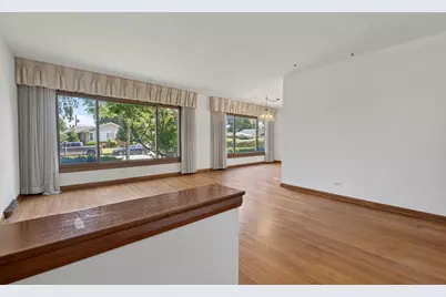 10042 Lamon Avenue, Skokie, IL 60077 - Photo 9