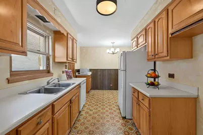 10042 Lamon Avenue, Skokie, IL 60077 - Photo 15