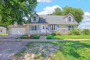 419 Center St, Mazon, IL 60444 - Photo 1