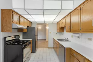 5646 W 103rd St, Oak Lawn, IL 60453 - Photo 9