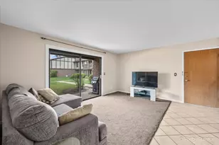 221 Uteg St, Crystal Lake, IL 60014 - Photo 7