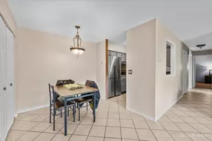 221 Uteg St, Crystal Lake, IL 60014 - Photo 3
