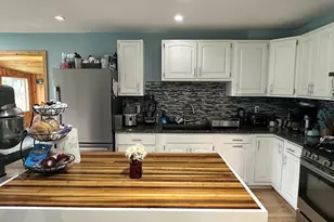 220 Beacon Dr, Belvidere, IL 61008 - Photo 9