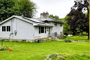 220 Beacon Dr, Belvidere, IL 61008 - Photo 3