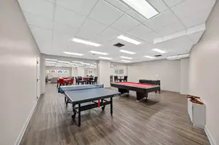 3930 N Pine Grove Ave, Chicago, IL 60613 - Photo 17