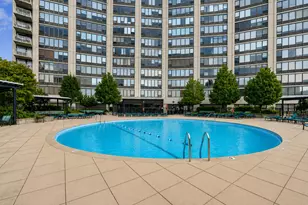 3930 N Pine Grove Ave, Chicago, IL 60613 - Photo 3