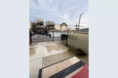 2933 N Lawndale Avenue, Chicago, IL 60618 - Photo 15