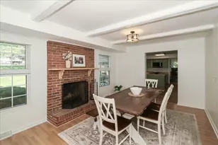 316 Ambleside Dr, Roselle, IL 60172 - Photo 7
