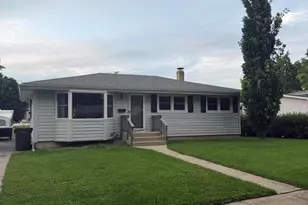 48 Wagner Dr, Cary, IL 60013 - Photo 1