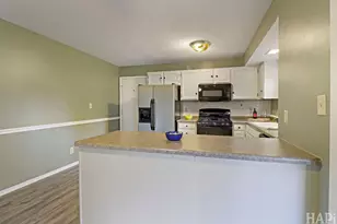 5014 W Greenbrier Dr, McHenry, IL 60050 - Photo 9
