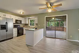 5014 W Greenbrier Dr, McHenry, IL 60050 - Photo 7